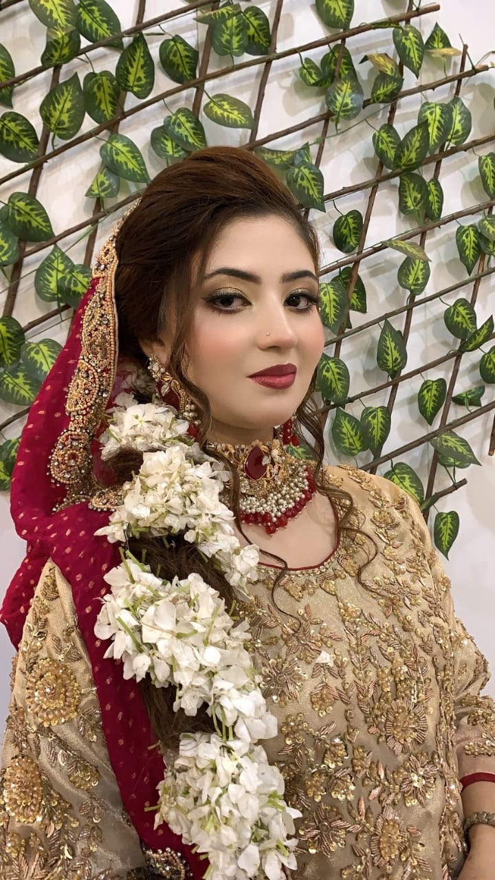 Bridal makeup look with gold jewellery and soft dupatta drape